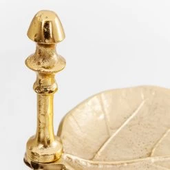 Présentoir à Gâteaux Leaf Gold -Entrez dans ma vaisselle. 1000277537 210707 09470200077 DETAILS P000000001000277537