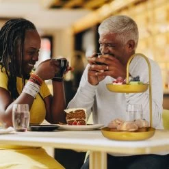 Présentoir à Gâteaux Sur 2 étages -Entrez dans ma vaisselle. 39a87118eaee41bcaae5a3355187a4b2